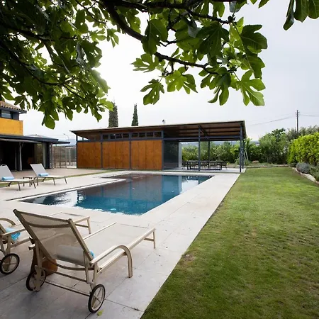 Masia Cal Sisplau: Vineyard Retreat with Pool near Barcelona San Martin Sarroca Exterior photo
