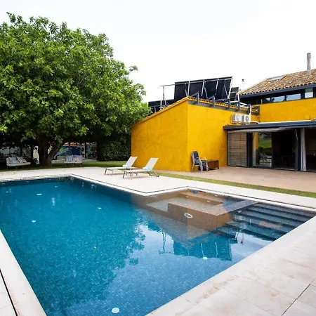 Masia Cal Sisplau: Vineyard Retreat with Pool near Barcelona San Martin Sarroca Exterior photo