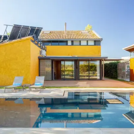 Masia Cal Sisplau: Vineyard Retreat with Pool near Barcelona San Martin Sarroca Exterior photo